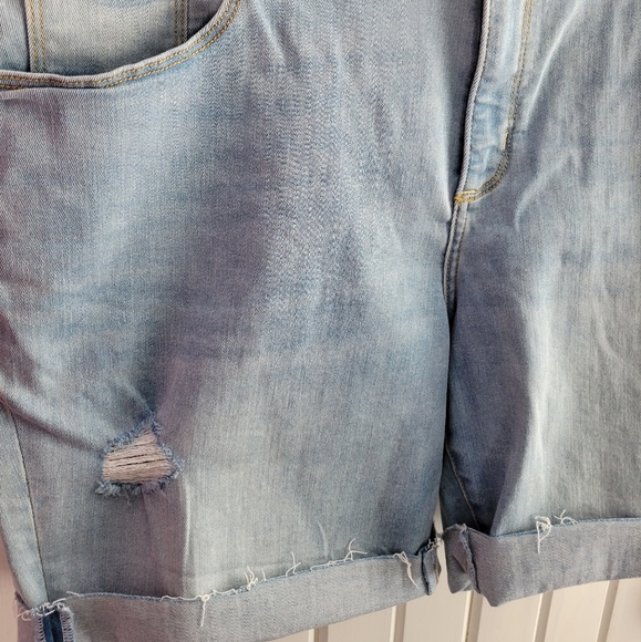 Mid-Rise Bermuda Shorts - Picture 5 of 5